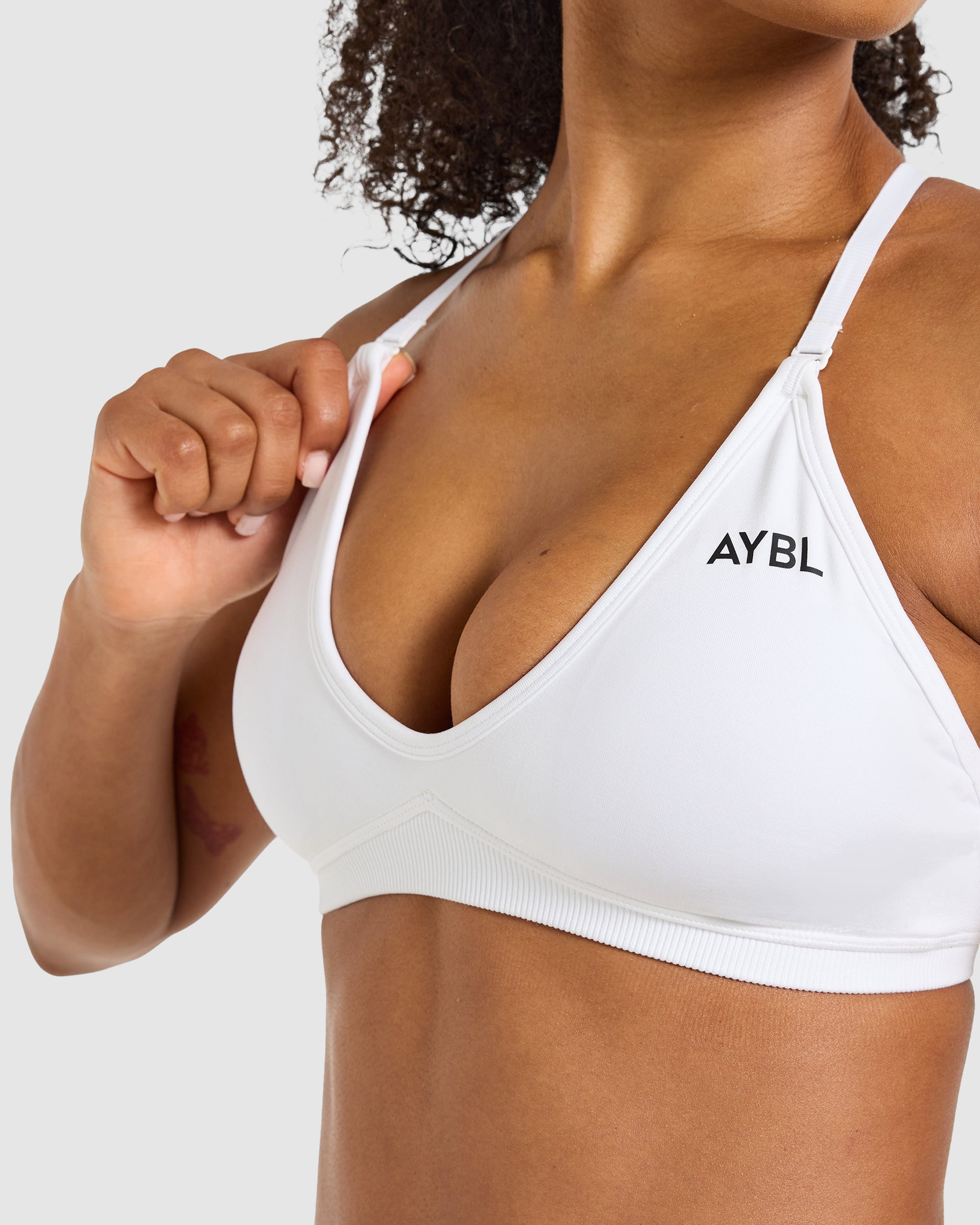 Adapt Seamless Strappy Sports Bra - White