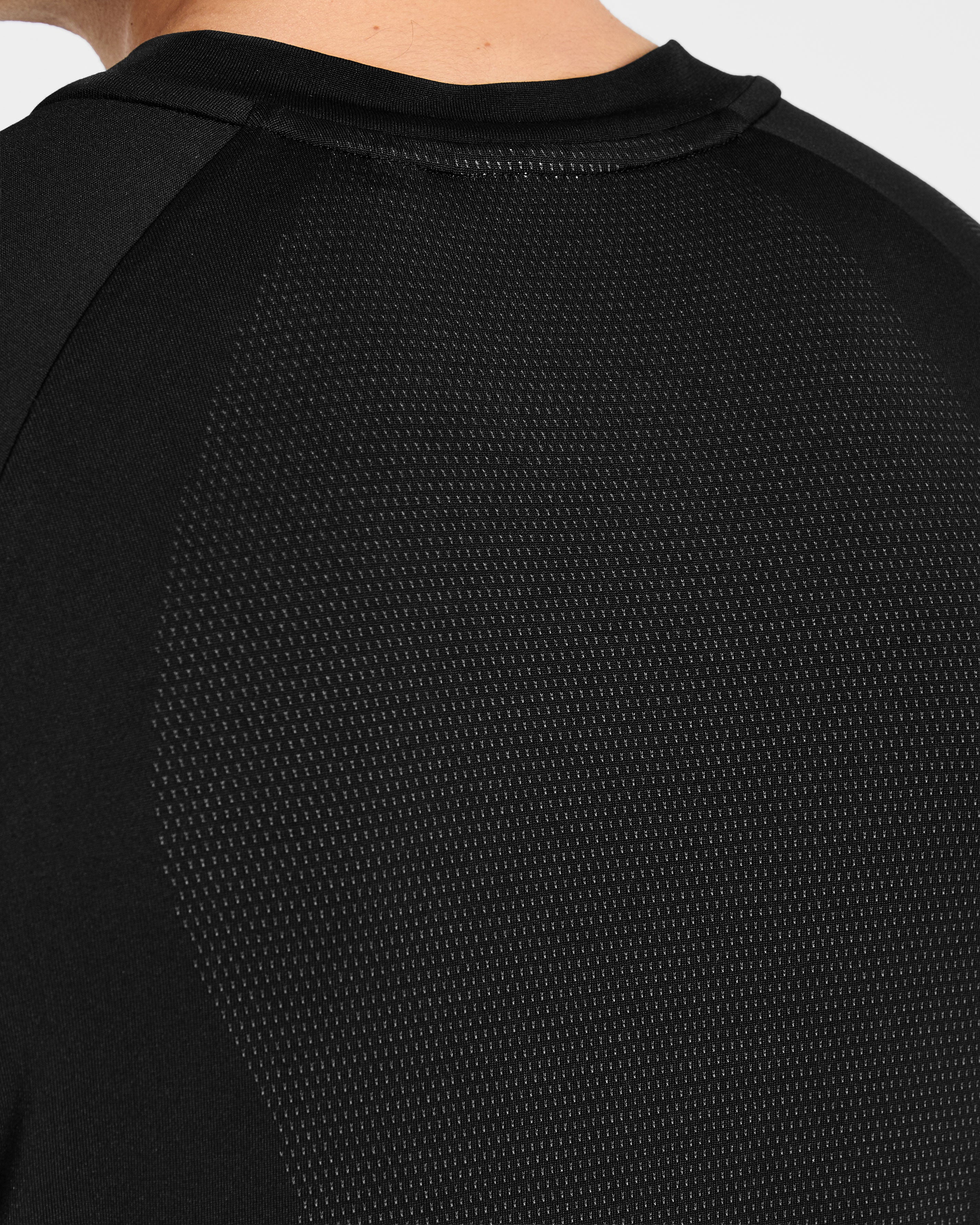 Attain Seamless Long Sleeve T Shirt - Black