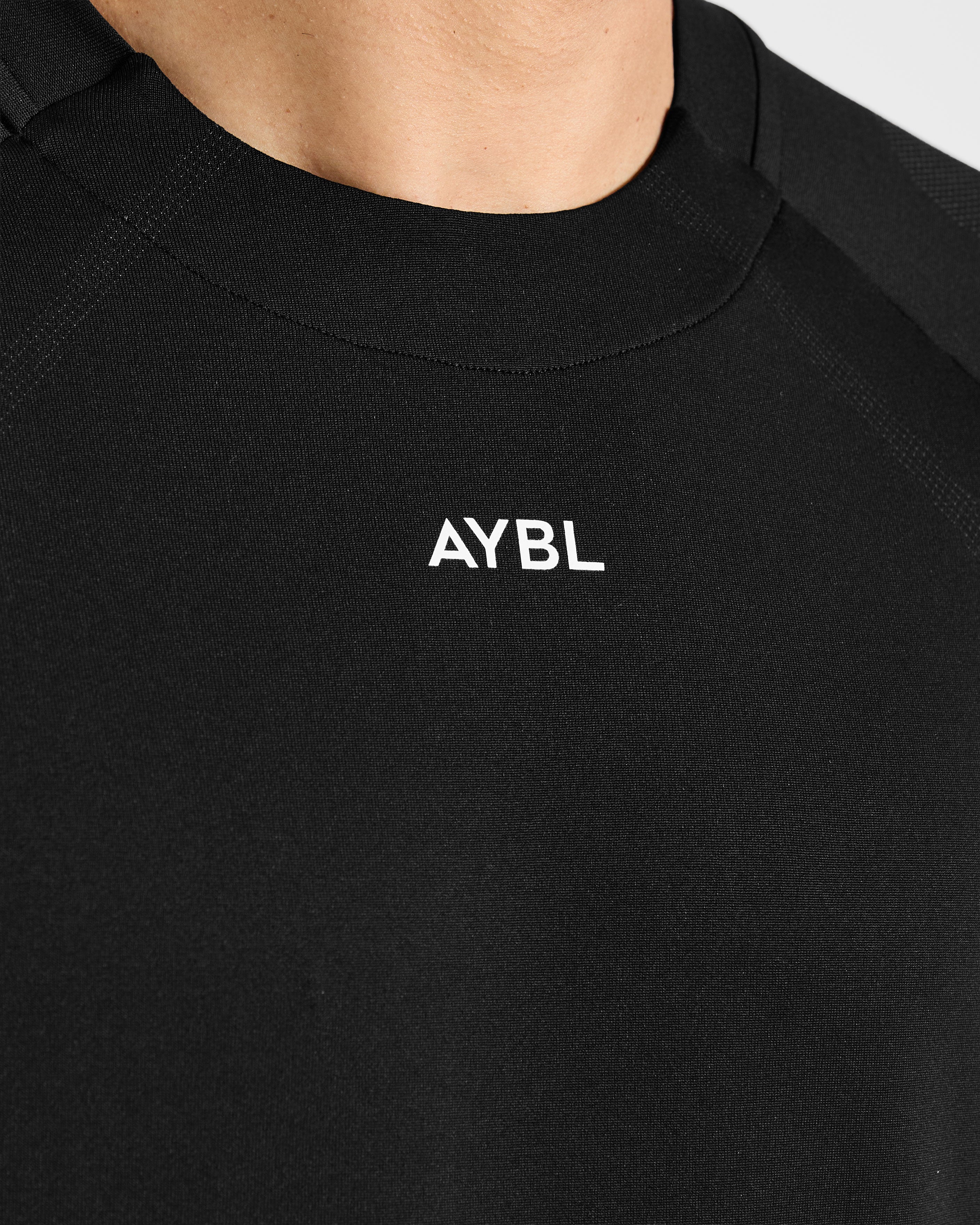 Attain Seamless Long Sleeve T Shirt - Black