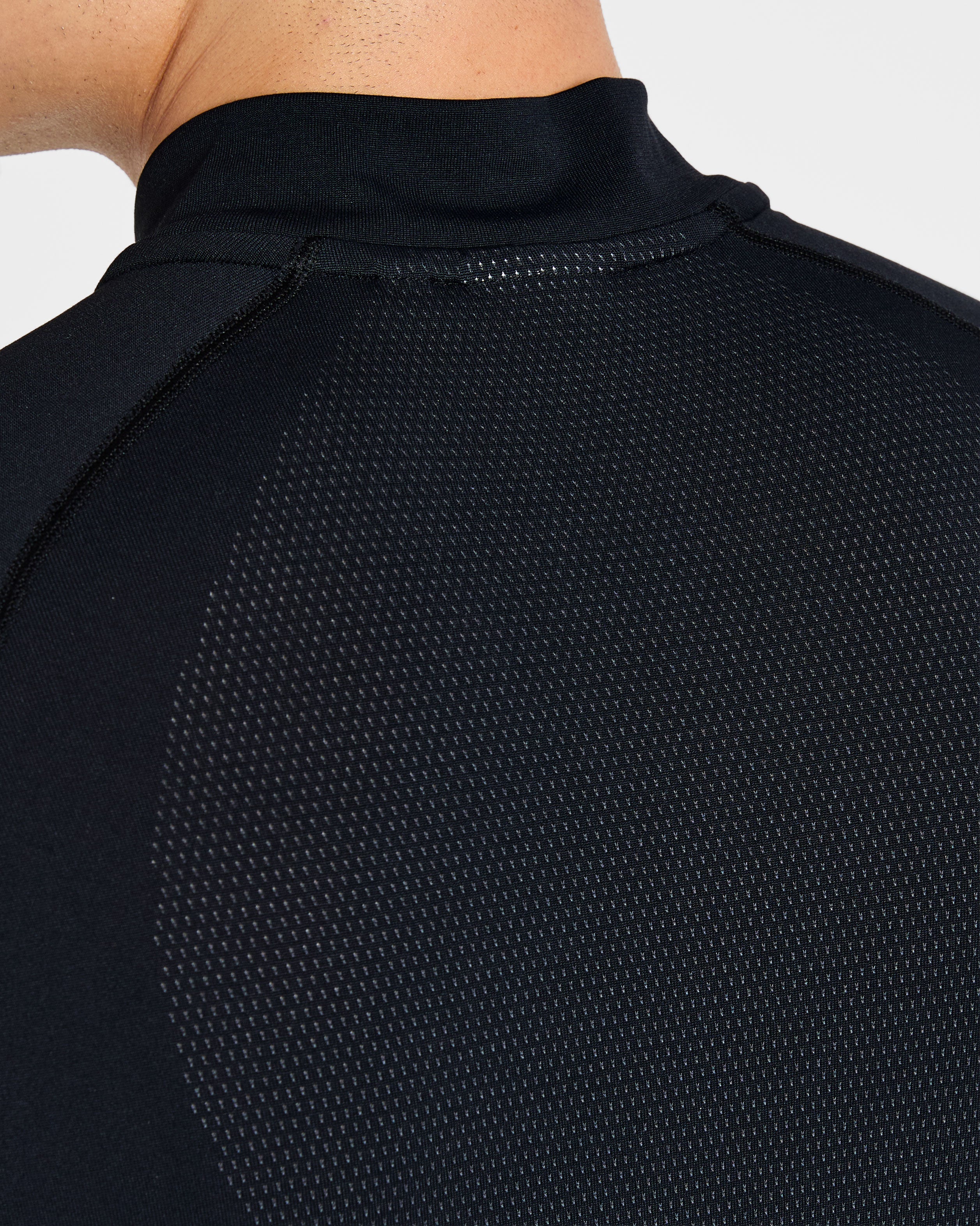 Attain Seamless 1/2 Zip Pullover - Black