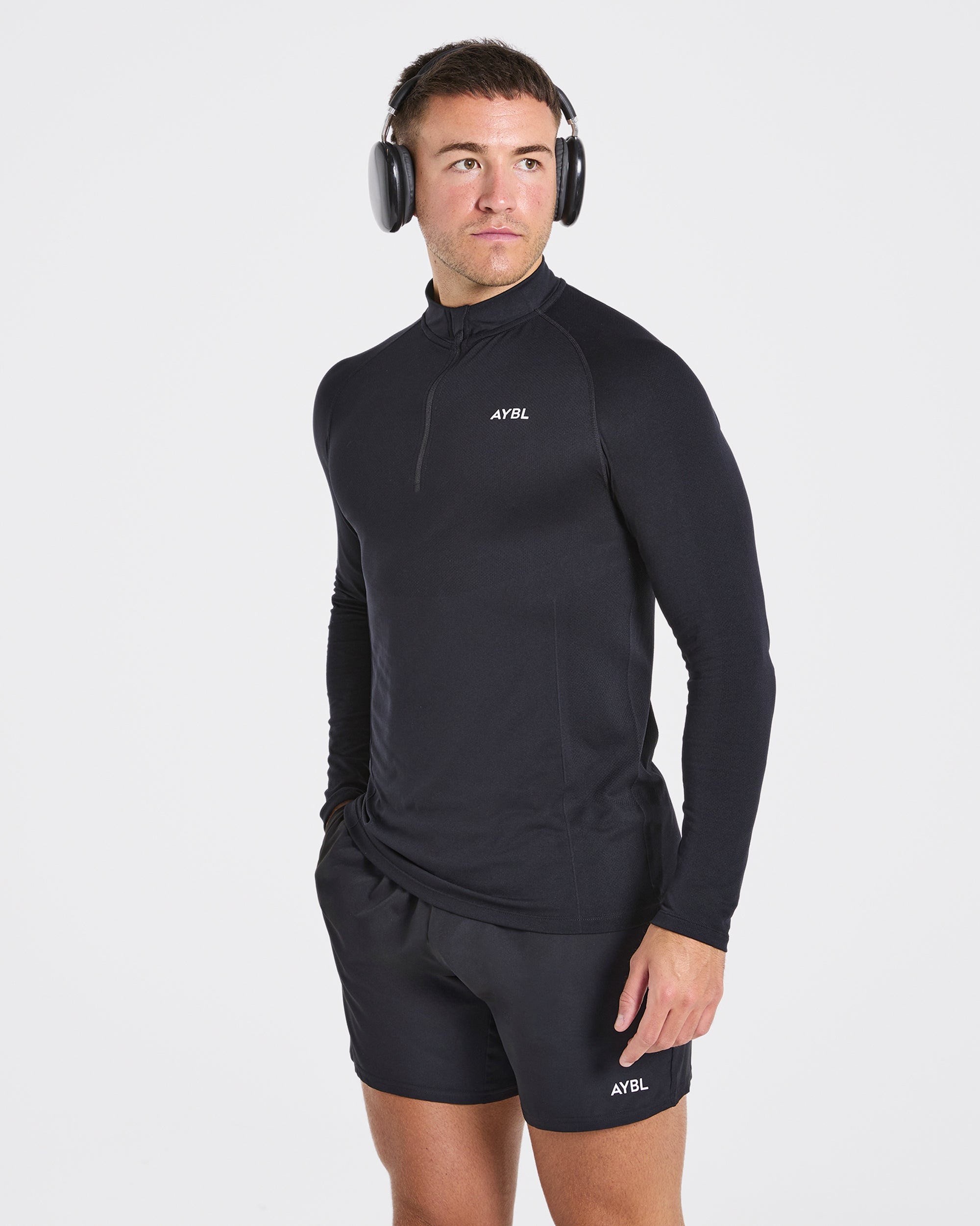 Essential Seamless 1/4 Zip Pullover - Black